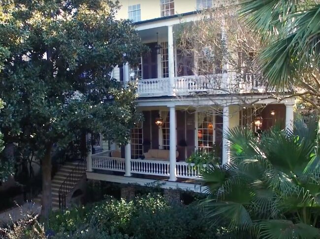 Dinh thự này mới được bán với giá 14,9 triệu USD (khoảng 346 tỷ đồng), nó trở thành dinh thự đắt nhất bang Nam Carolina từng được bán từ trước đến nay.