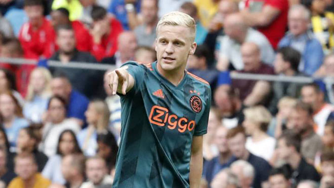 
Real sắp đón Van de Beek?