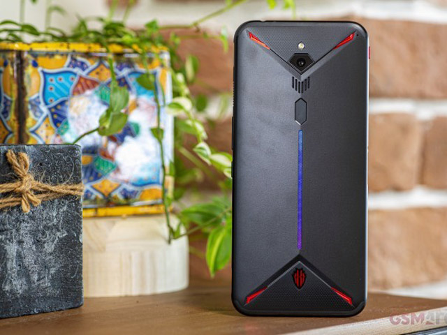 Video đánh giá smartphone ”game chiến” Nubia Red Magic 3