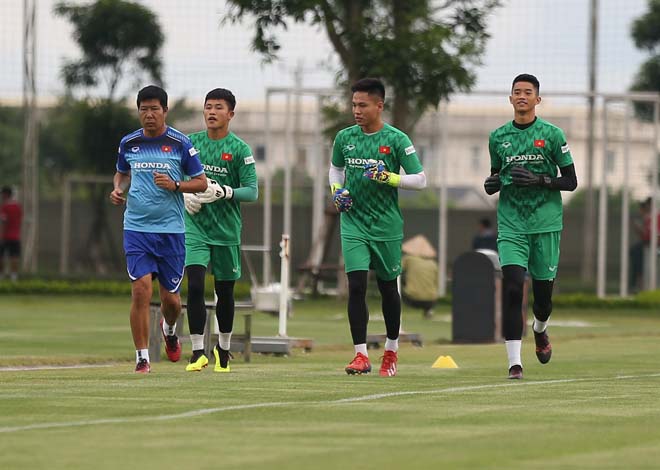 U23 Việt Nam tập tranh vàng SEA Games: Sao trẻ quyết ghi điểm với thầy Park - 2