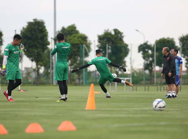 U23 Việt Nam tập tranh vàng SEA Games: Sao trẻ quyết ghi điểm với thầy Park - 3