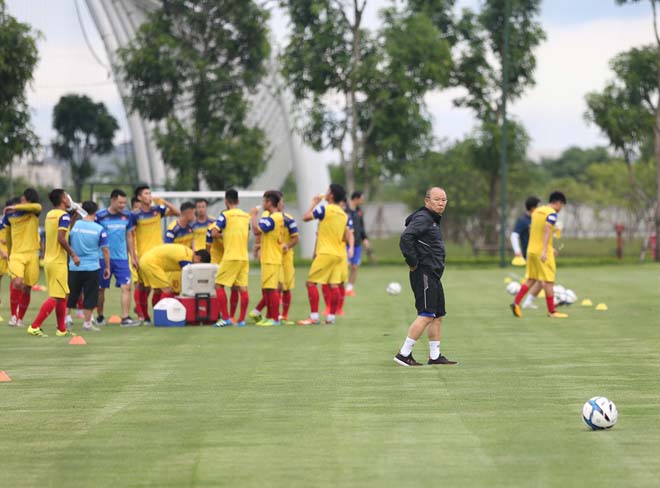 U23 Việt Nam tập tranh vàng SEA Games: Sao trẻ quyết ghi điểm với thầy Park - 8