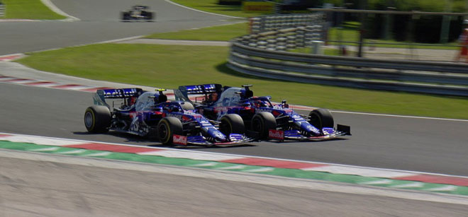 Cuộc đấu nội bộ của Toro Rosso.