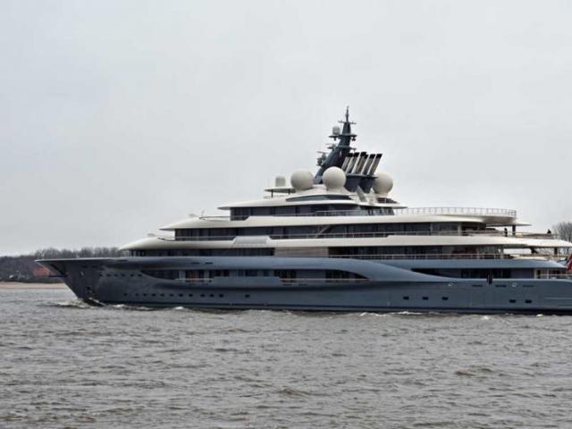 Người giàu nhất thế giới hứng bão chỉ trích vì "trót" khoe siêu du thuyền 400 triệu đô la