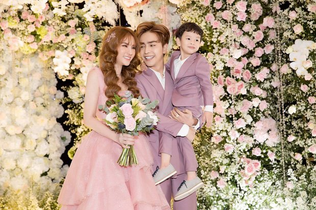 Thu Thủy kết hôn lần 2 với Kin Nguyễn- chàng trai kém cô 10 tuổi.