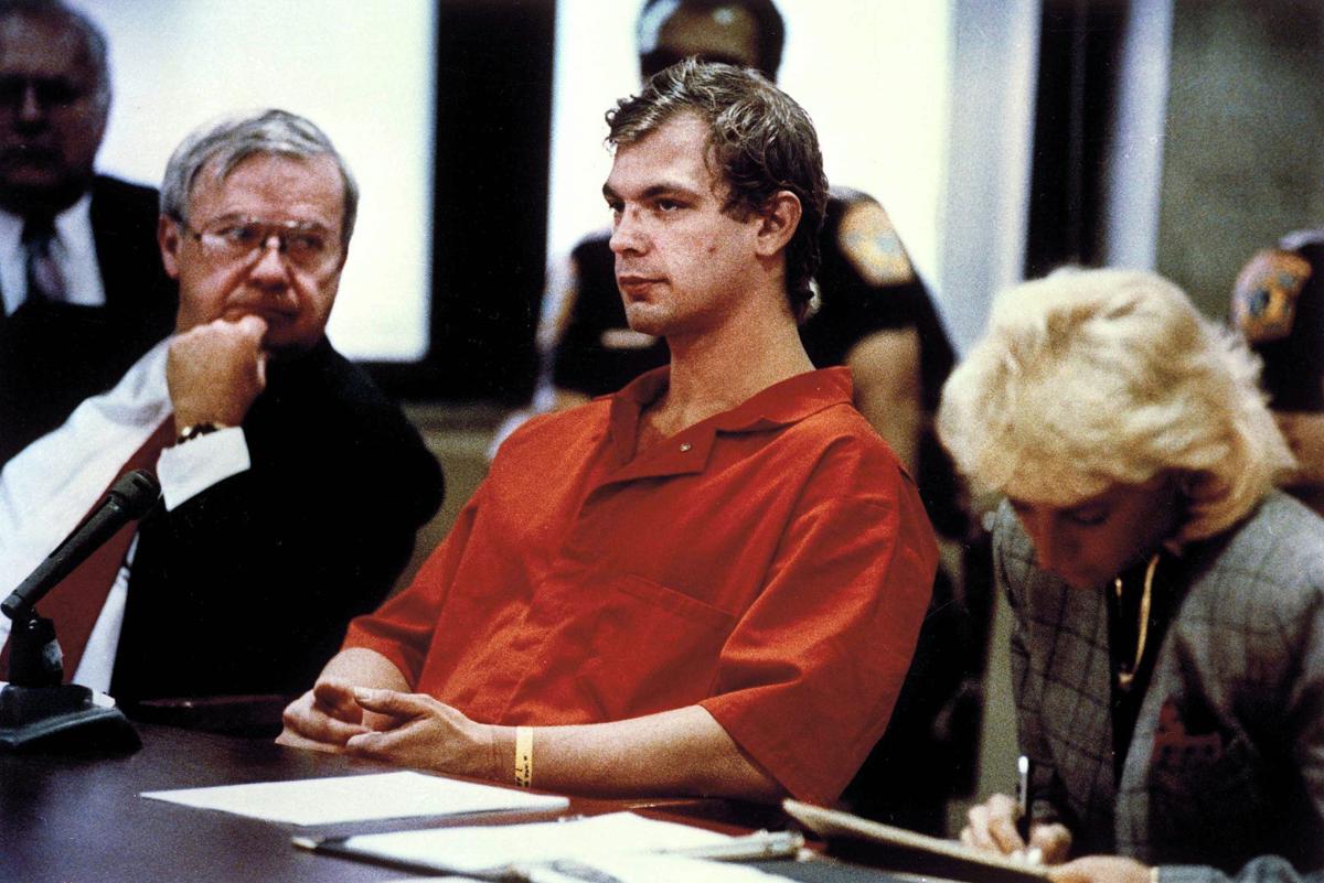 Jeffrey Dahmer trong phiên tòa xét xử tội ác của mình.