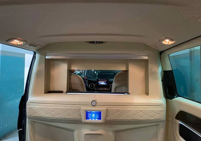 Mercedes-Benz V-Class &#34;độ&#34; nội thất da bò Ý và vách ngăn ông chủ như Rolls-Royce Phantom - 4