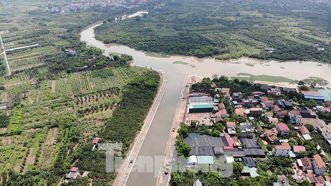 Cửa ra của trạm bơm là dòng sông Đáy.