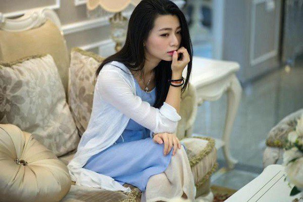 Sáng vừa dạm ngõ, tá»i bạn trai Äặt vé Äi du lá»ch vá»i gái có chá»ng Äá» âlà m cú chá»tâ - 1