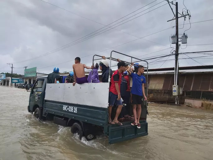 [Video] Phú Quốc ngập trong biển nước - 4