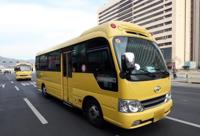 Hàn Quốc đã lắp đặt các hệ thống ngăn ngừa khả năng có học sinh bị bỏ quên đến chết trên xe đưa đón.