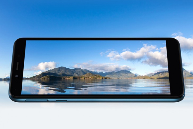 LG K20 (2019) trang bị màn hình 5,45 inch FullVision tỷ lệ 18:9 với độ phân giải 480 x 960. Camera selfie có độ phân giải 5 MP và tích hợp đèn flash để tối ưu hóa khả năng chụp ảnh trong các tình huống ánh sáng yếu.