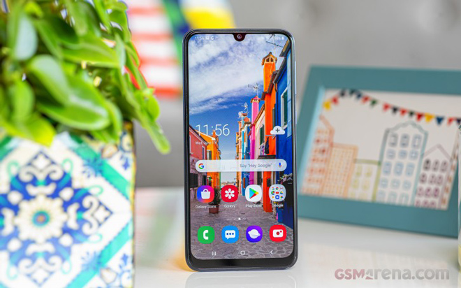 Galaxy M30 có giá bán hấp dẫn, tuổi thọ pin dài và chụp ảnh đẹp.