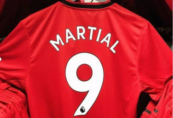 Martial sẽ khoác áo số 9 tại MU