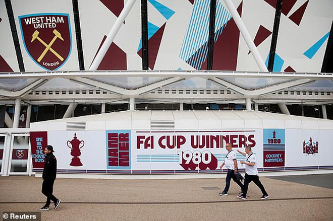 Sân London đã sẵn sàng cho cuộc đấu giữa chủ nhà West Ham và ĐKVĐ Premier League - Man City