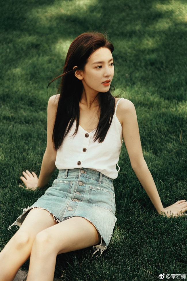 Người đẹp sinh năm 1996 từng làm người mẫu, đến năm 2018 mới bắt đầu lấn sân sang lĩnh vực diễn xuất.