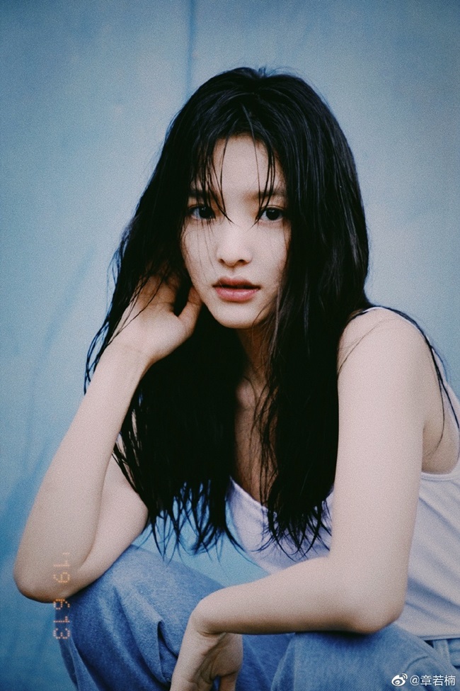 Dễ dàng nhận thấy, những cô gái được thiếu gia Vương Tư Thông yêu mến đề sở hữu nét đẹp tinh khôi nhưng cũng rất quyến rũ.