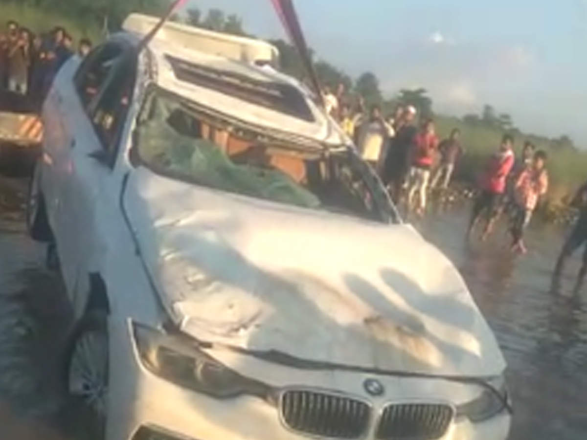 Chiếc BMW bị một "quý tử" Ấn Độ vứt bỏ không thương tiếc chỉ vì nó không phải mẫu xe cậu thích (Ảnh: The Indian Times)&nbsp;