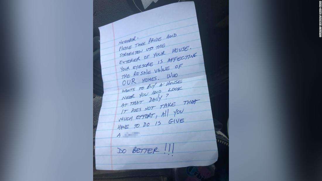 Bức thư chứa nội dung xúc phạm từ một người hàng xóm được gửi đến gia đình Randa (Ảnh:&nbsp;Kimberly Davis Quick)
