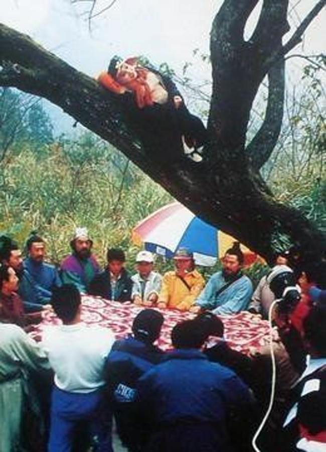 Cảnh phim Trư Bát Giới ngủ trên cây cũng cần huy động toàn bộ ê-kíp sản xuất, diễn viên tham gia vì sợ nam diễn viên ngã.