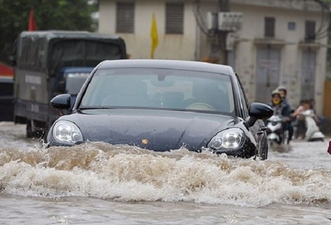 Những điều cần biết về bảo hiểm thủy kích cho ô tô và lưu ý khi lái xe trong mùa nước ngập - 1