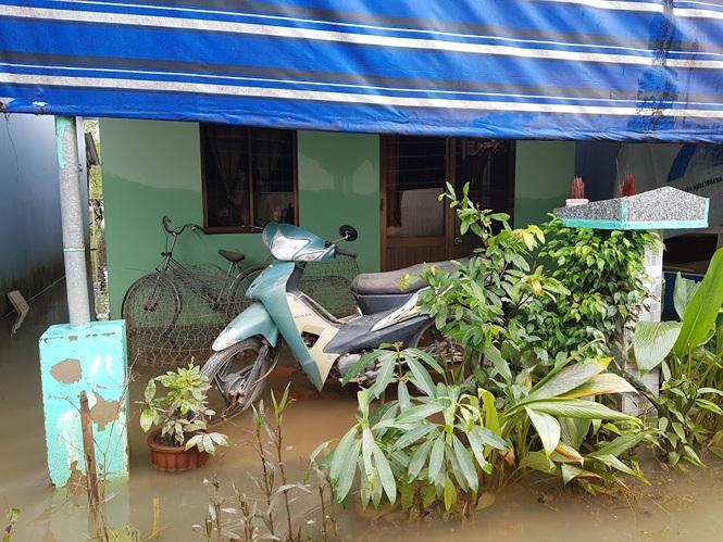 Toàn cảnh người dân đảo ngọc quay cuồng trong trận lũ lịch sử ở Phú Quốc - 9