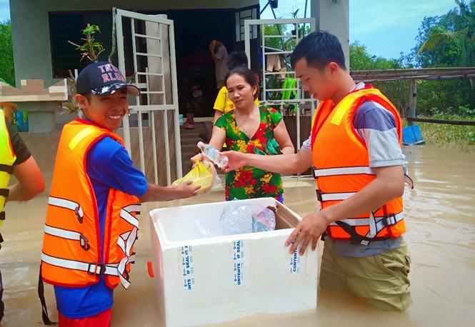 Toàn cảnh người dân đảo ngọc quay cuồng trong trận lũ lịch sử ở Phú Quốc - 15