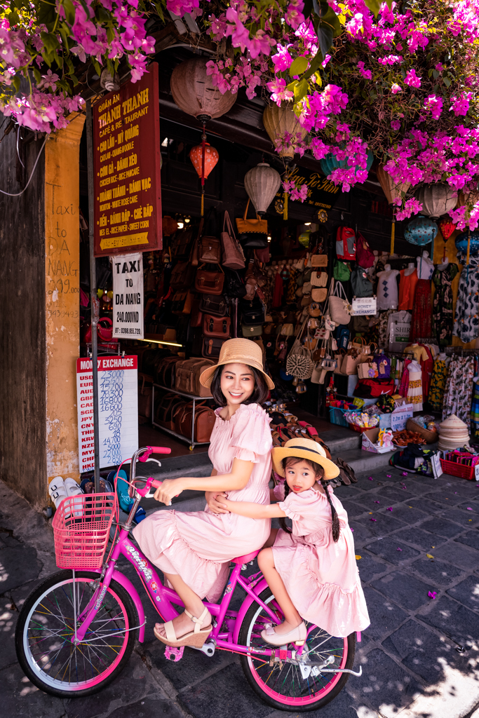 Mai Phương&nbsp;chọn Hội An làm điểm đến vì bản thân nữ diễn viên rất thích phong cảnh nên thơ&nbsp;ở đây. Bầu không khí này giúp cô cảm thấy được bình yên, nhẹ nhàng.