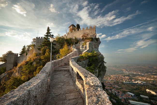 Năm 2010, San Marino đã ký&nbsp; thỏa thuận trao đổi thông tin thuế với hầu hết các nước lớn.&nbsp;