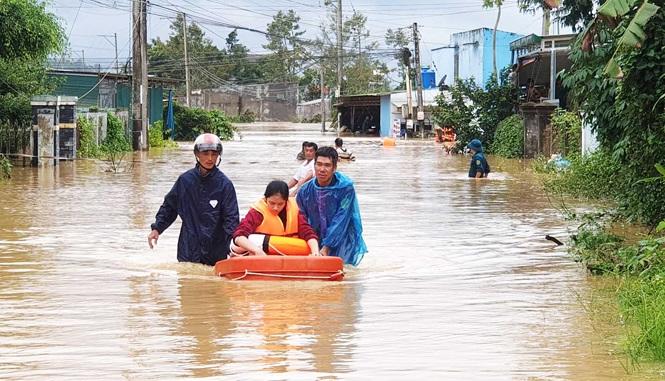 Mưa lớn khiến lũ lụt diễn ra ở nhiều nơi thuộc Tây Nguyên và Nam Bộ. Ảnh TPO.