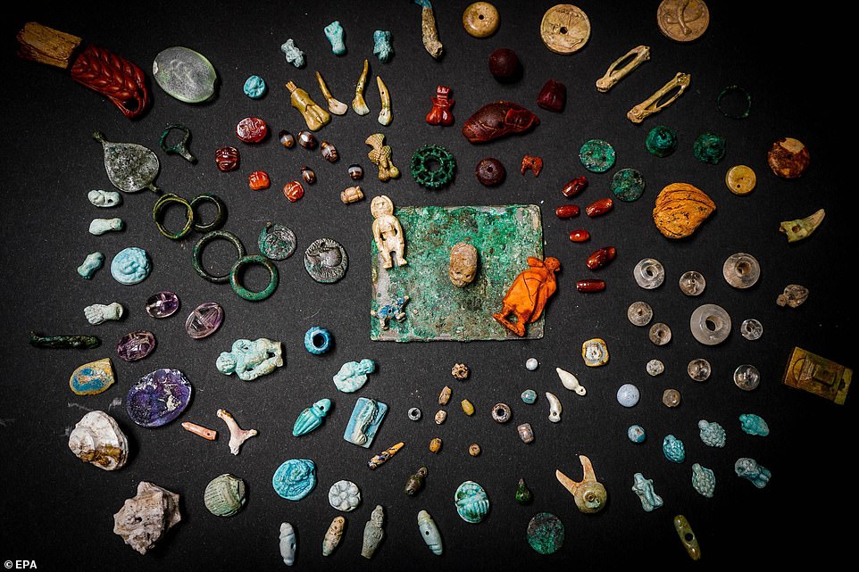 Các nhà khảo cổ tìm thấy vô số hiện vật còn nguyên vẹn.