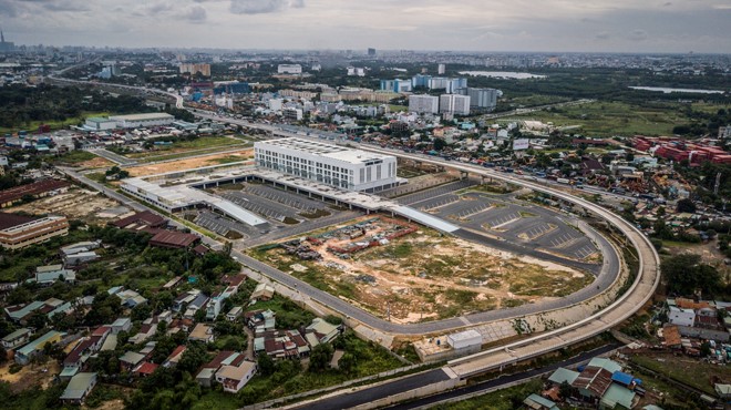 &nbsp;Toàn bộ công trình được thiết kế theo kiến trúc hiện đại, trở thành bến xe lớn nhất nước và là một trong những bến xe hiện đại của khu vực Đông Nam Á