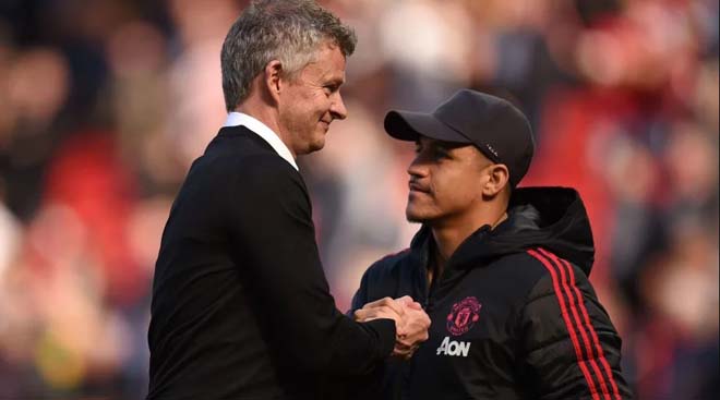 HLV Solskjaer chấp thuận để Sanchez ra đi