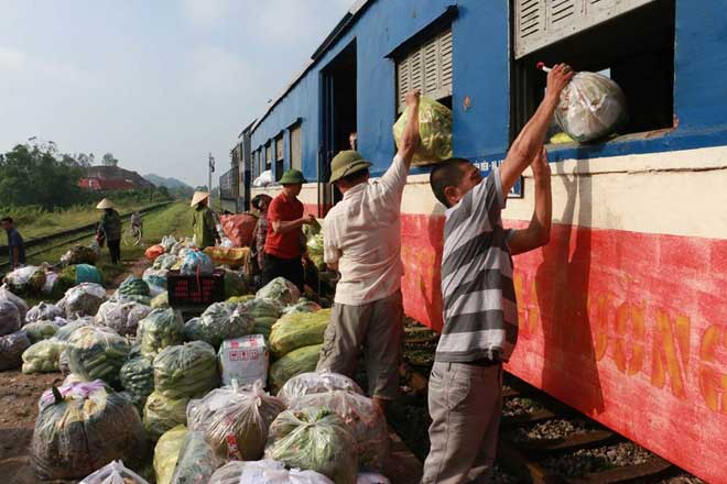 Thực tế đoàn tàu này không nhiều khách nhưng rất hữu dụng khi được dùng để vận chuyển hàng hóa, đặc biệt là nông sản.