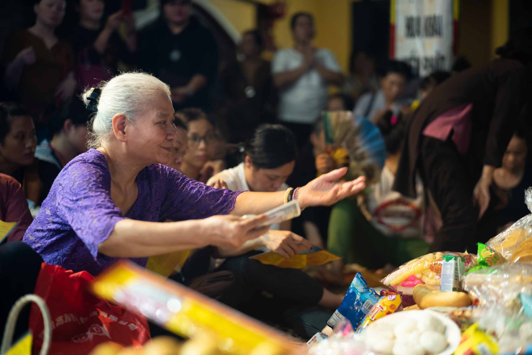 Đây là một nghi lễ truyền thống, đàn lễ lớn, do đó, rất đông người dân, phật tử&nbsp;đến dự lễ và xin lộc.