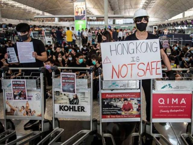 ‘Giọt nước tràn ly’ khiến Hong Kong khủng hoảng
