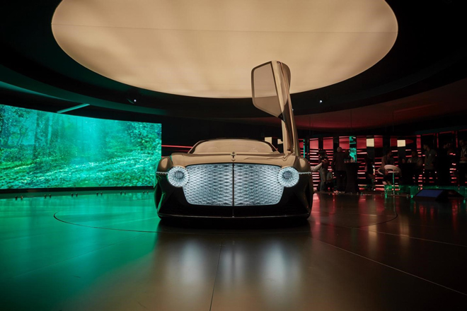 Bentley liên tục mang đến những bước tiến mới về công nghệ, vật liệu cũng như nhiên liệu mới, tạo nên một chuẩn mực mới trong thế giới xe sang, tiến vào kỷ nguyên số