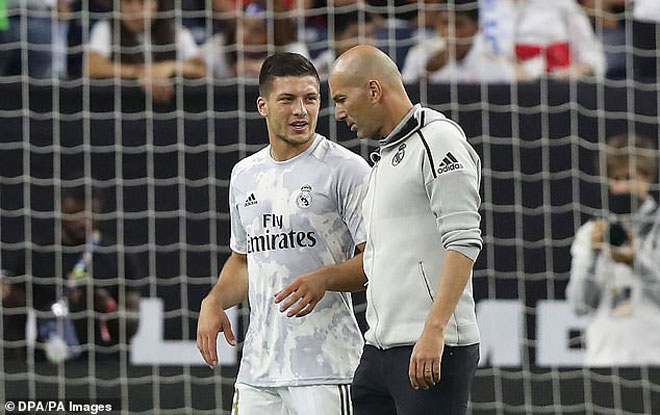 Zidane không hài lòng về khả năng chơi bóng của Luka Jovic