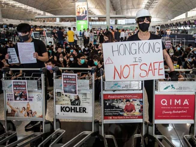 ‘Giọt nước tràn ly’ khiến Hong Kong khủng hoảng - 1