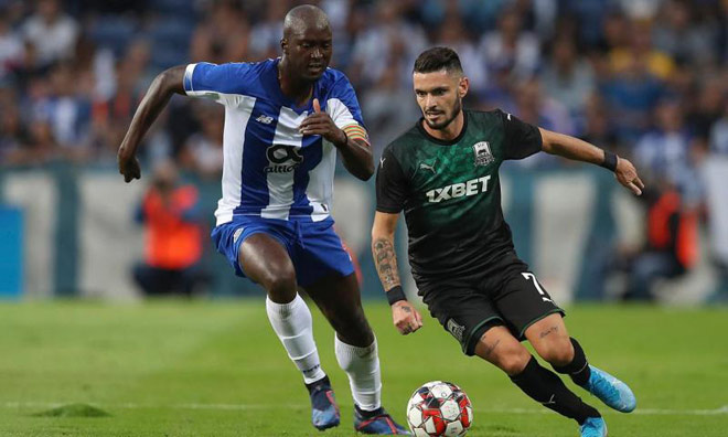 Porto (trái) thua sốc ở hang Rồng Dragao và nhìn Krasnodar đi tiếp