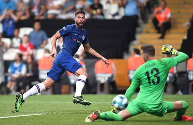 Olivier Giroud mở tỷ số cho Chelsea, phá bẫy việt vị băng xuống hạ thủ môn Adrian