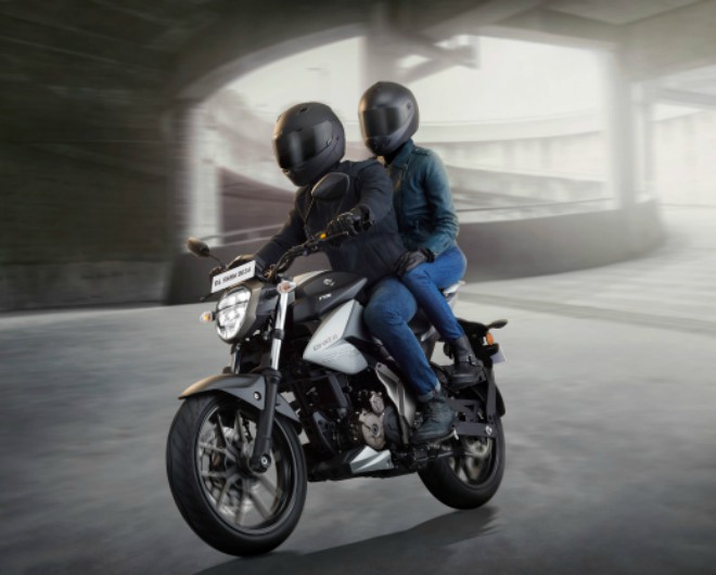 Suzuki Gixxer 250 màu đen bạc.