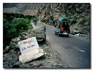 Rùng mình đi trên những con đường kinh dị nhất thế giới - 11