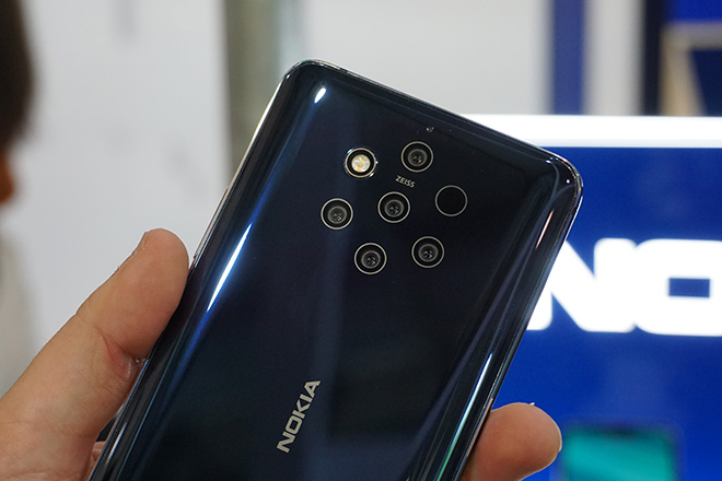 Nokia 9 PureView gây ấn tượng với 6 camera phía sau.