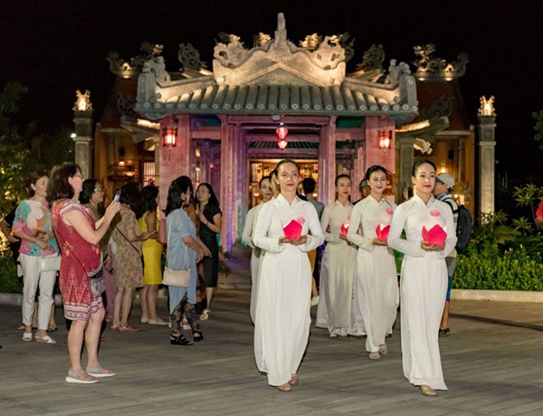 Thắp sáng 7 đài sen mùa Vu Lan năm 2019 tại Công viên Ấn tượng Hội An: Hành trình về với yêu thương - 1