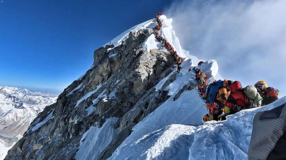 Những ai muốn chinh phục đỉnh Everest giờ đây phải chứng tỏ kinh nghiệm leo núi của mình với Chính phủ Nepal (Ảnh: Project Possible)
