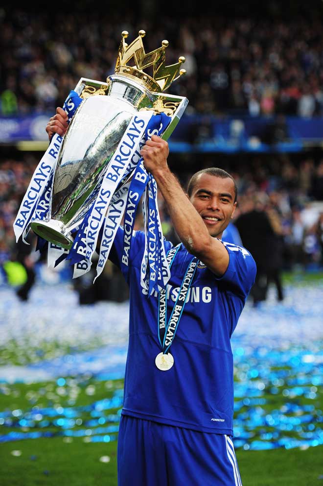 "Lão tướng" Ashley Cole chính thức giải nghệ