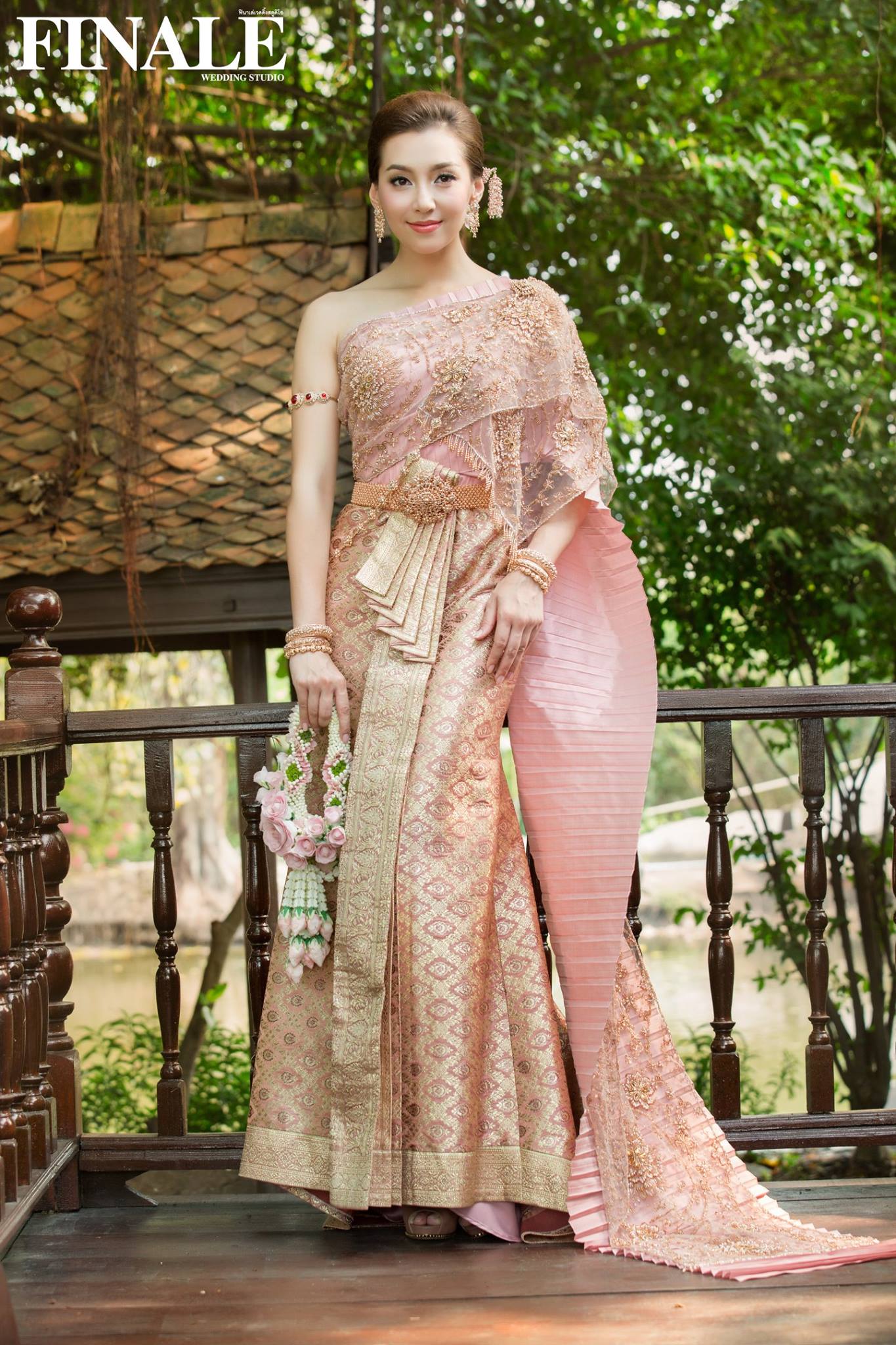 Vẻ đẹp ẩn chứa trong trang phục truyền thống Thái Lan - iVIVU.com