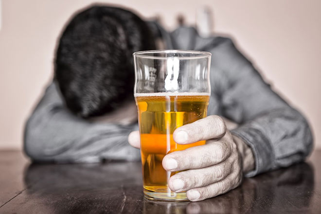 Lạm dụng rượu bia có tác dụng tiêu cực đối với mỡ máu