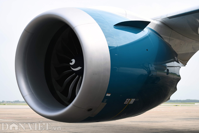 Boeing 787-10 là phiên bản lớn nhất của dòng máy bay thân rộng, hai lối đi, hai động cơ Boeing 787 Dreamliner.